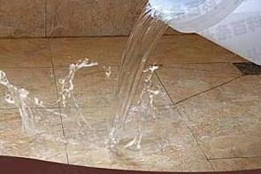 龙泉驿漏水维修 免砸砖防水材料该如何施工